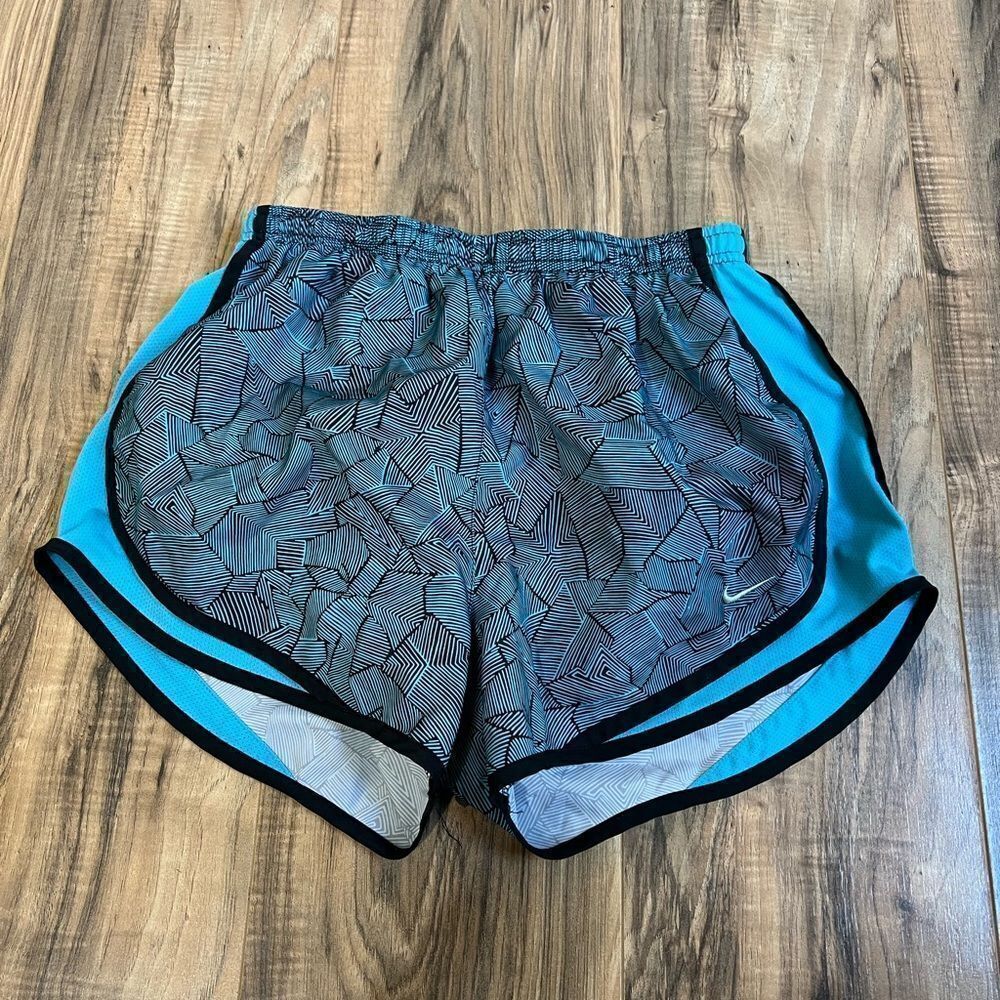 Nike shorts M